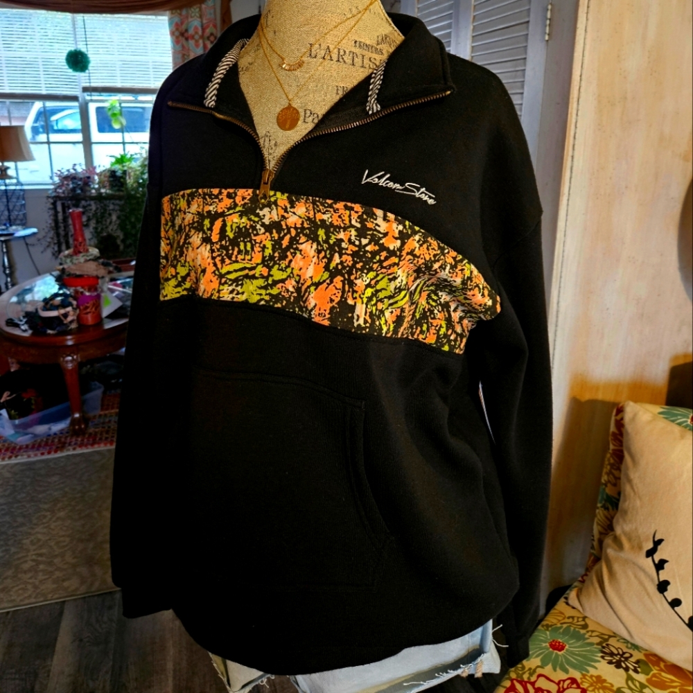 NWT Volcom Pullover Sweatshirt Blk/Multi Size Large Really NICE!